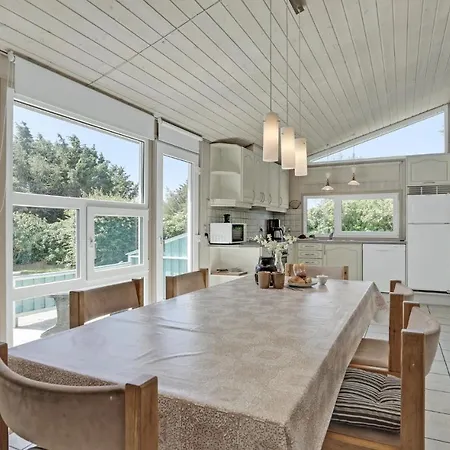 Awesome Home In Lokken With Sauna Hébergement de vacances