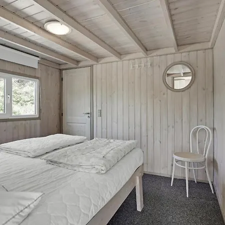 Hébergement de vacances Awesome Home In Lokken With Sauna