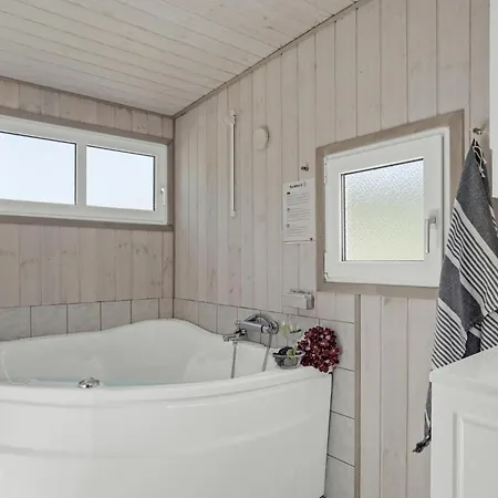 Hébergement de vacances Awesome Home In Lokken With Sauna *