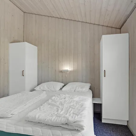 Hébergement de vacances Awesome Home In Lokken With Sauna *